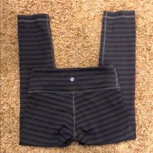 Lululemon size 2 crop black grey